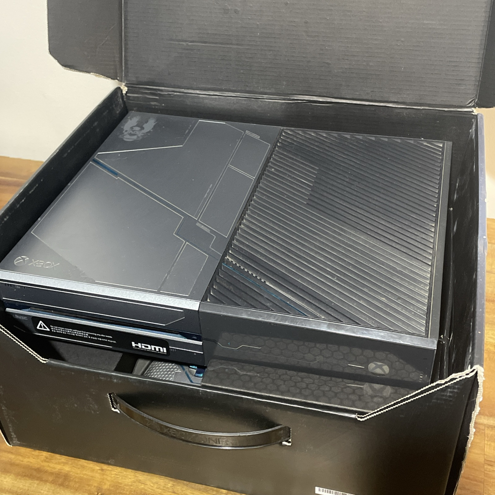 Microsoft Xbox One Halo 5: Guardians Limited Edition 1TB. Complete w/ Game