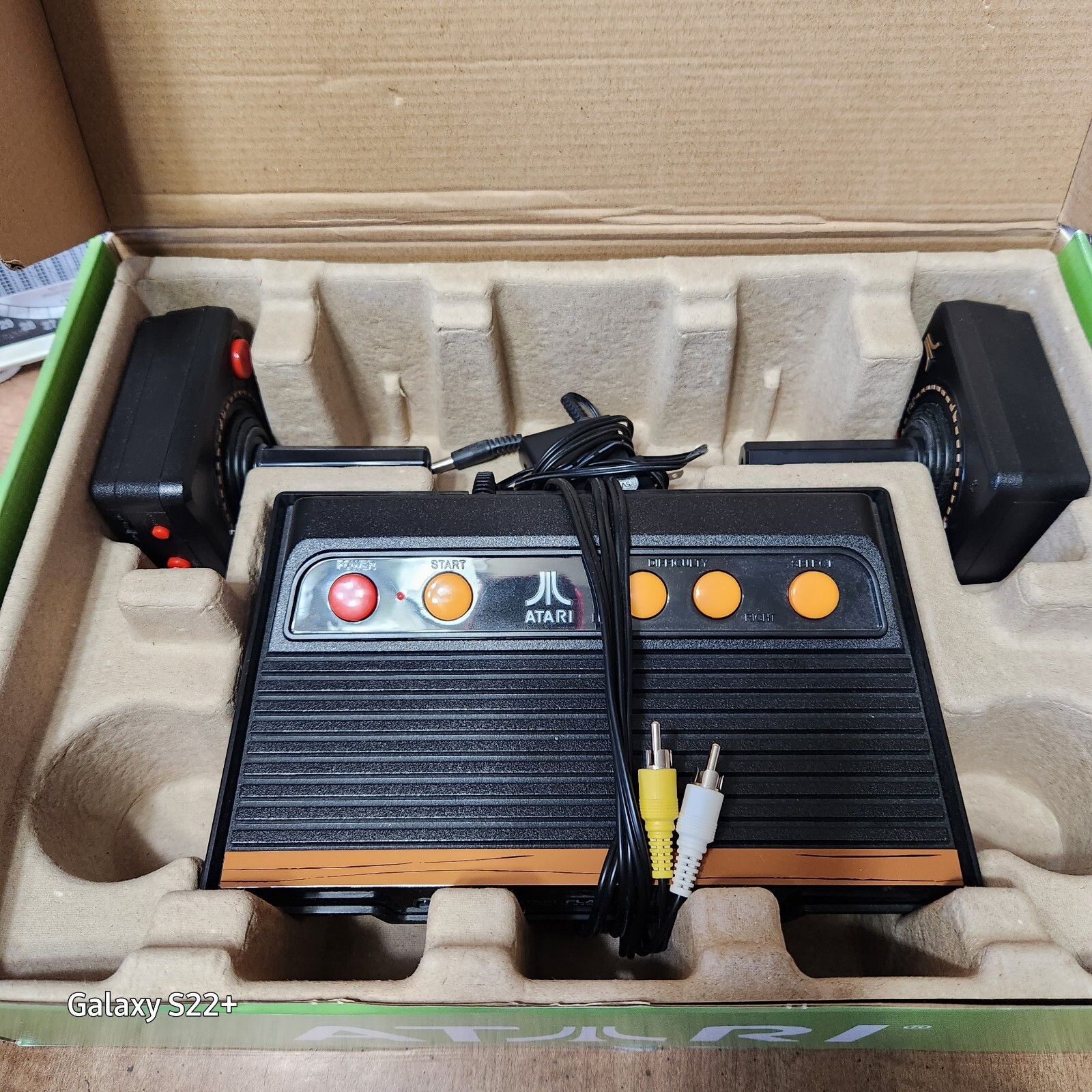 Atari Flashback 7 Classic Game Console 101 Built-in Games 2 Wireless Controllers