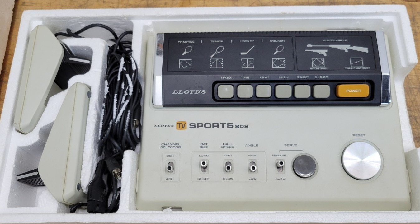 Vintage Lloyd’s TV Sports 825 Video Game Console, Rifle, 2 Controllers – USED