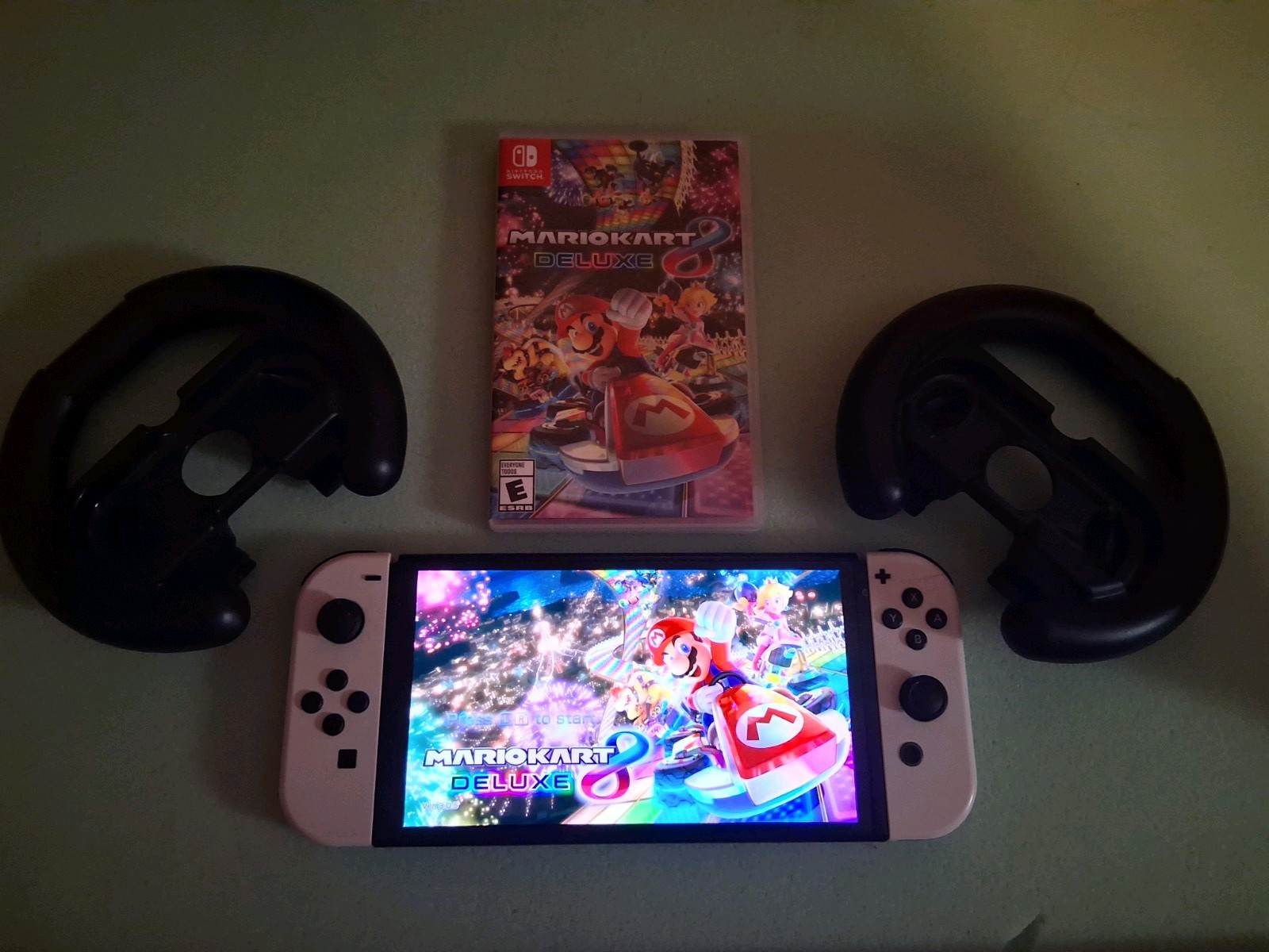Nintendo Switch OLED Model Handheld Console – 64GB – + Mario Kart 8 no charger