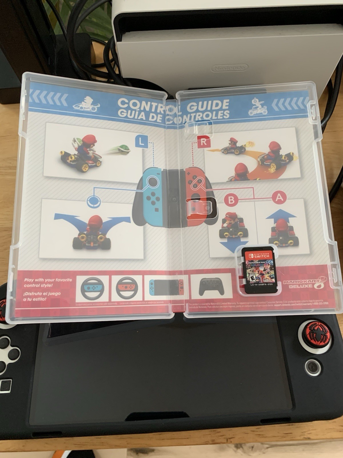 BUNDLE Nintendo Switch OLED 64 GB White EXTRAS Case Controller Mario Kart EC LN