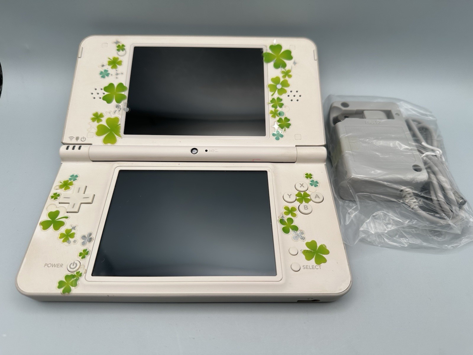 Nintendo DSi LL Natural White «Lucky Clover Edition» Tested + Charger