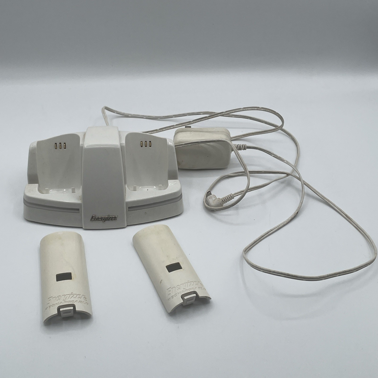 nintendo wii console 1 Controller 2 Nunchucks Charging Stations Wii Gun Read Des