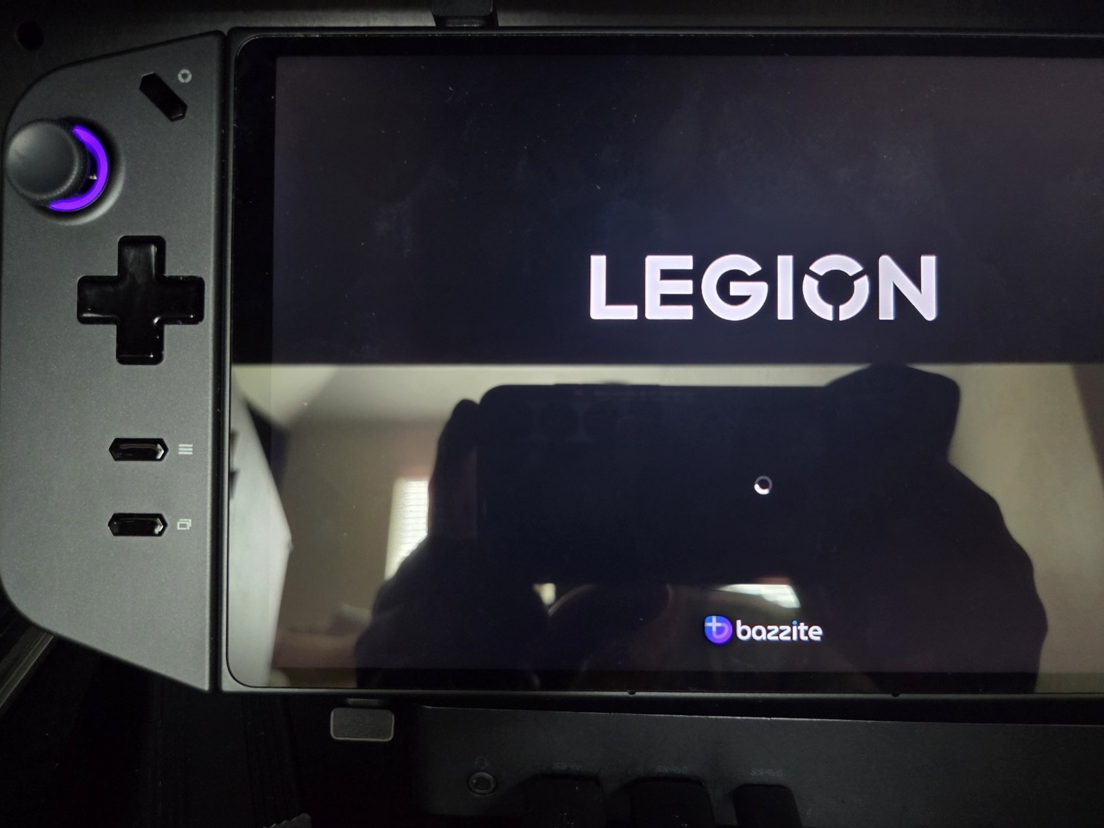 Lenovo Legion Go 8APU1 1TB Handheld Console – dual boot!