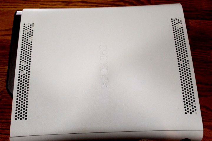 Xbox 360 Console Bundle – 120GB HDD (2 controllers/HDMI/Power) Tested/Working