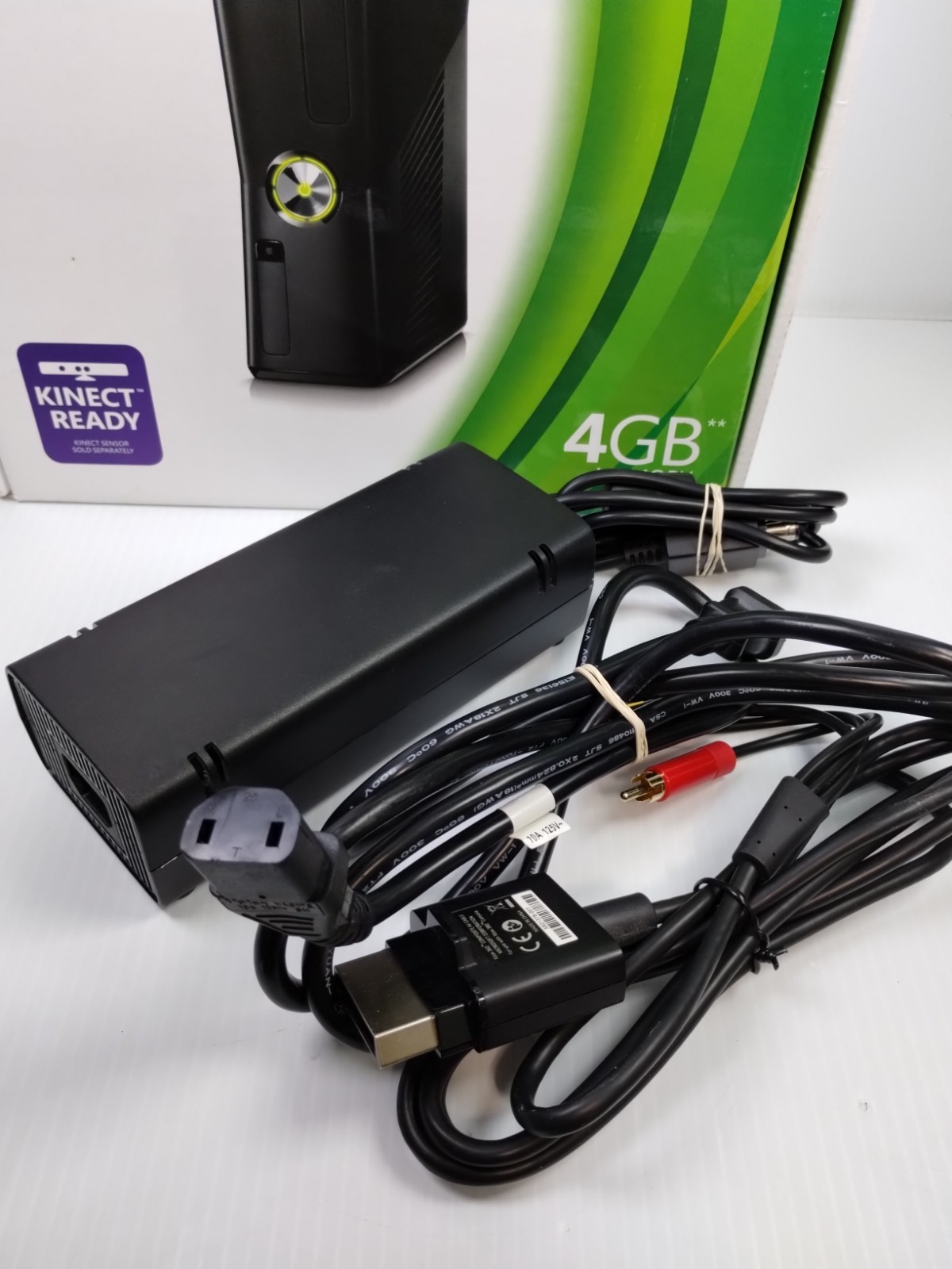 Xbox 360 S 4GB Microsoft 1439 Video Game System in Box W 250g Hard Drive Works