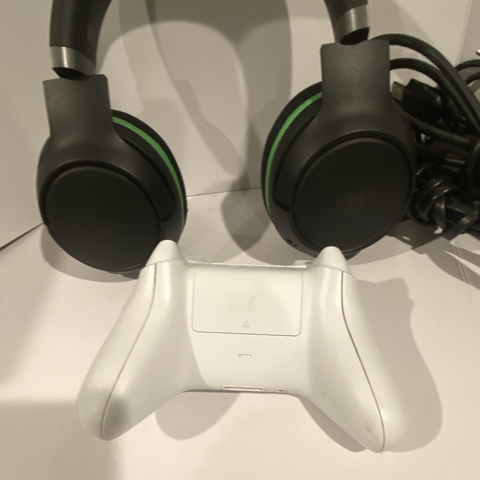 Microsoft Xbox Series S 512GB White Console Bundle Controller Headset 1440p
