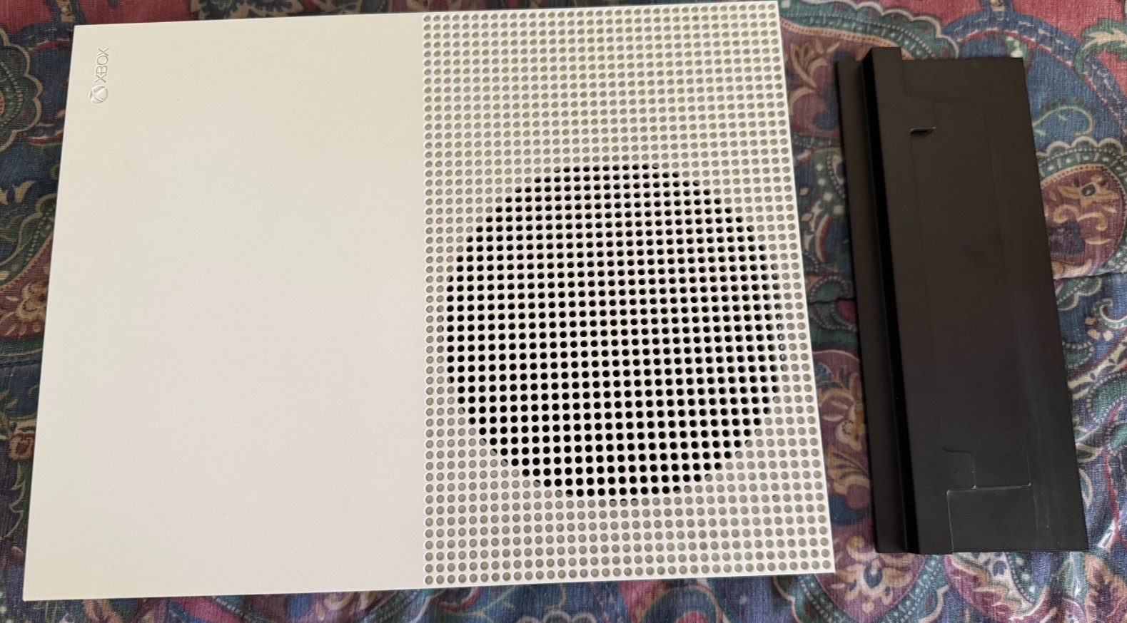 Xbox One S 1TB Console – White (XBS1TB) w/ Carbon Black Controller