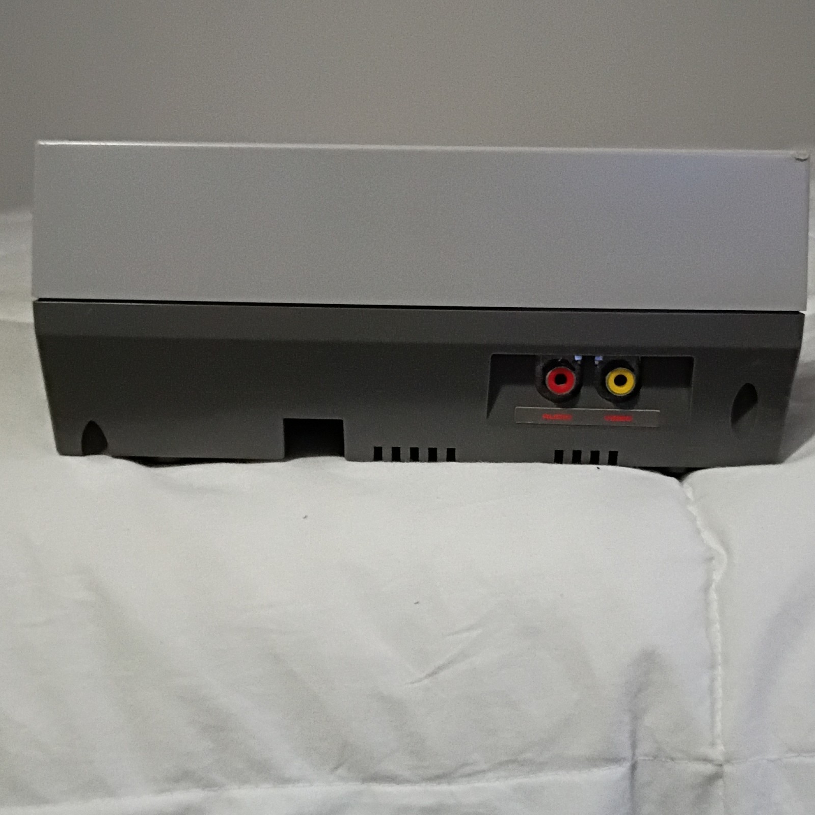 Nintendo NES-001 Entertainment System Console Bundle 2 Controllers Zapper Games