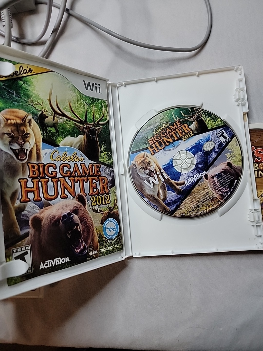 Nintendo Wii Console Bundle 3 Games 2 Remotes 2 Nunchuks Sensor Bar Cables