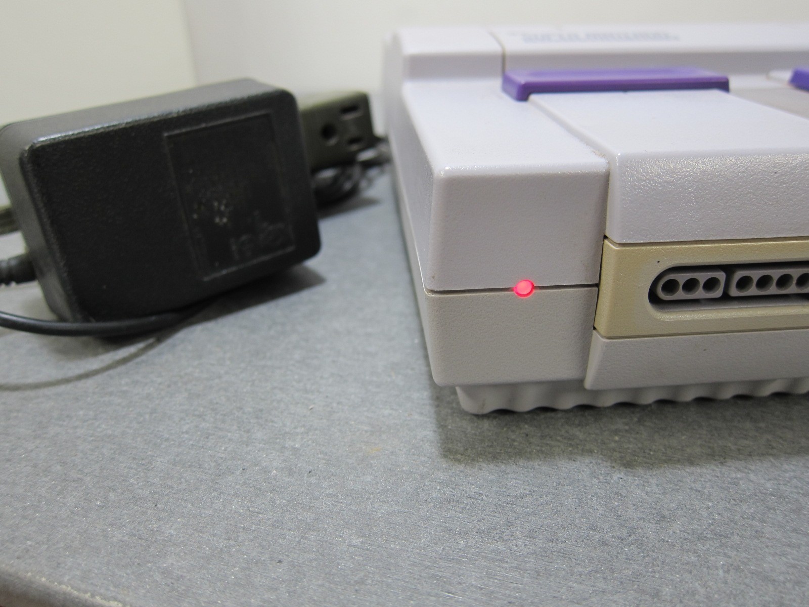 Super Nintendo SNES Console SNS-001 w/ Original Power Adapter & Controller