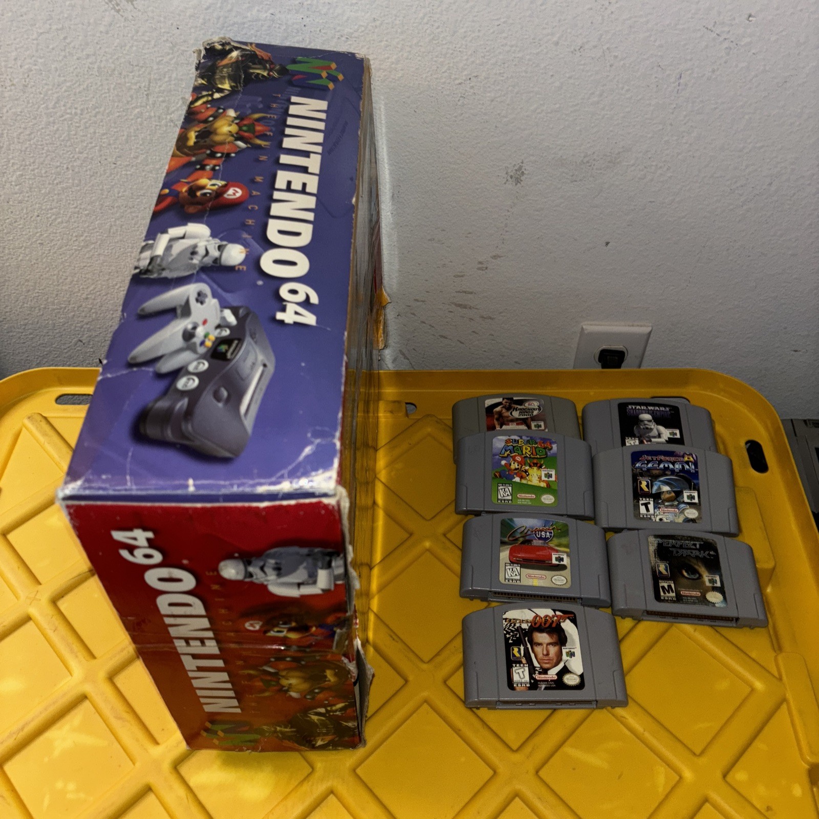 Nintendo64 NUS-001(USA)Console in Box 2 Controllers 1 extension cord64 & 7Games