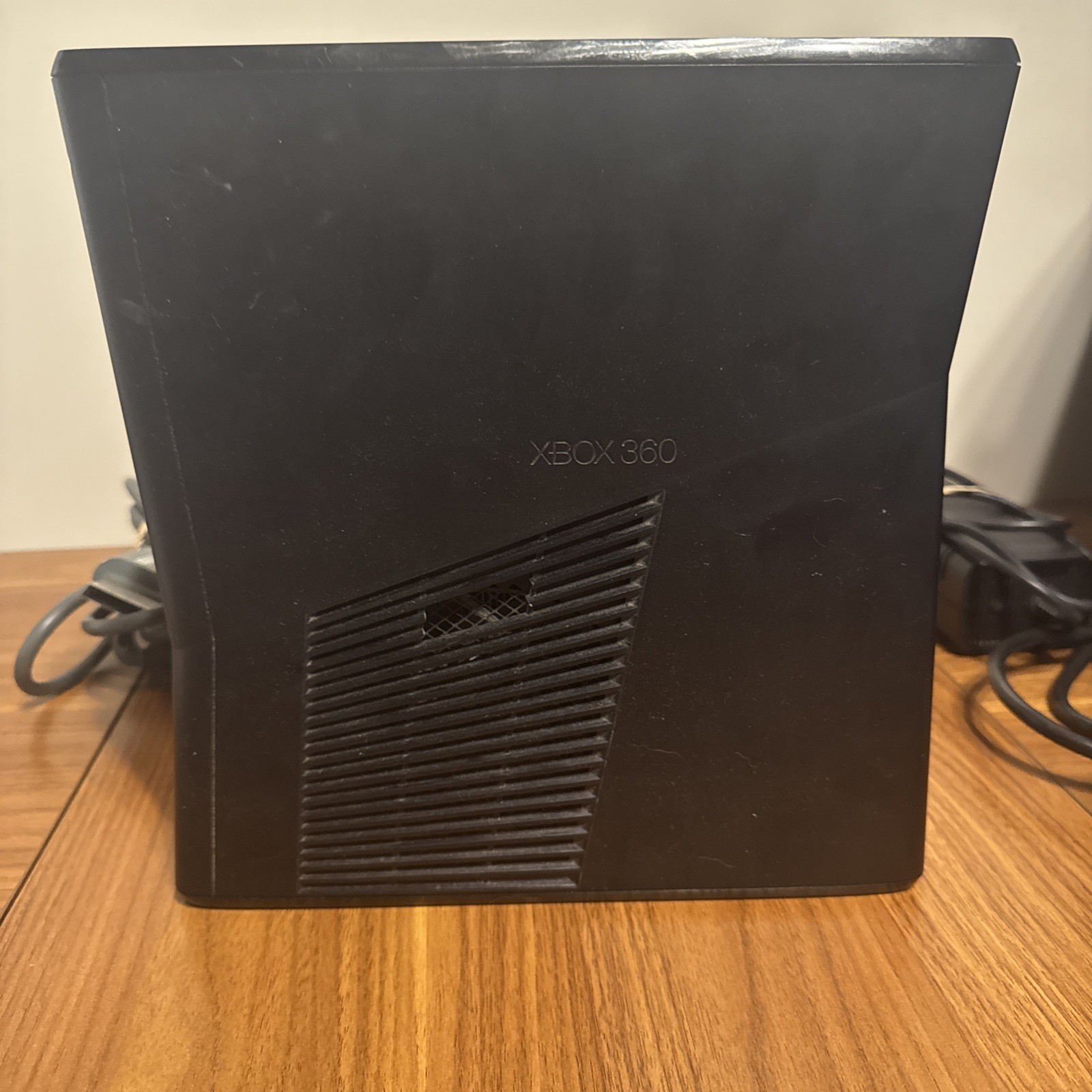Xbox 360 Slim 4GB Black No Controller Tested and Working Come with Cords & Game