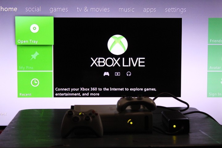 Xbox 360 Console Bundle – 120GB HDD (2 controllers/HDMI/Power) Tested/Working