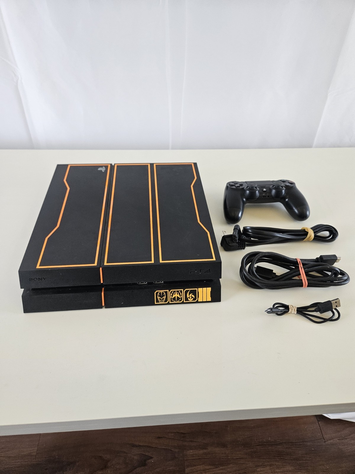 Sony PlayStation PS4 Call of Duty: Black Ops III Edition + Cables + Controller