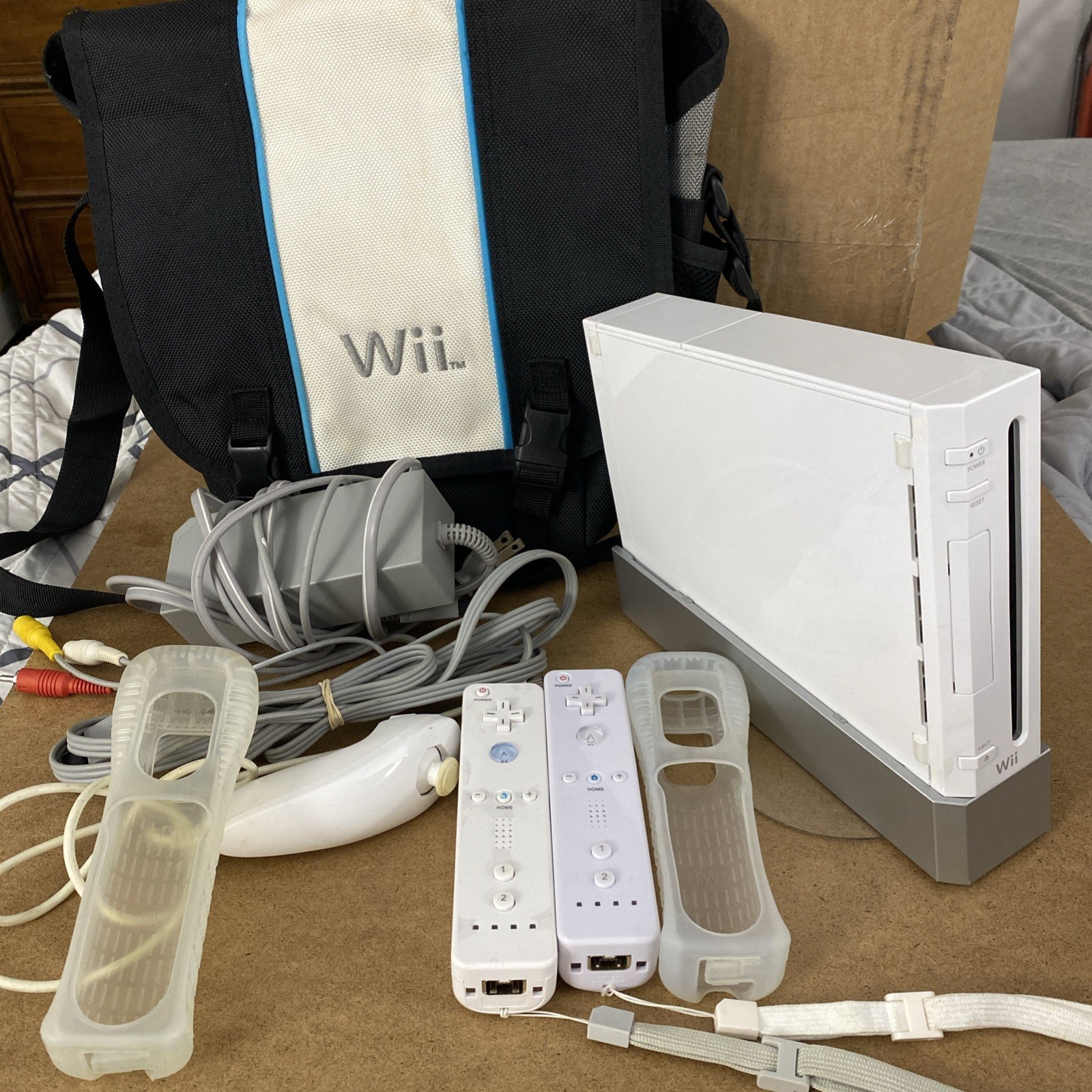 Nintendo Wii Lot Two Controllers, Carrying Case 1 Joy Stick 1 Cover,Stand Work