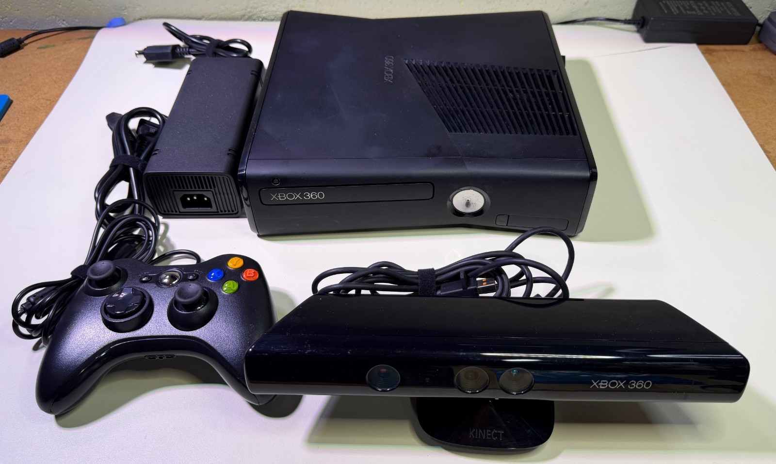 Xbox 360 Slim 250GB Kinect Bundle Cleaned Repasted Ready to Play