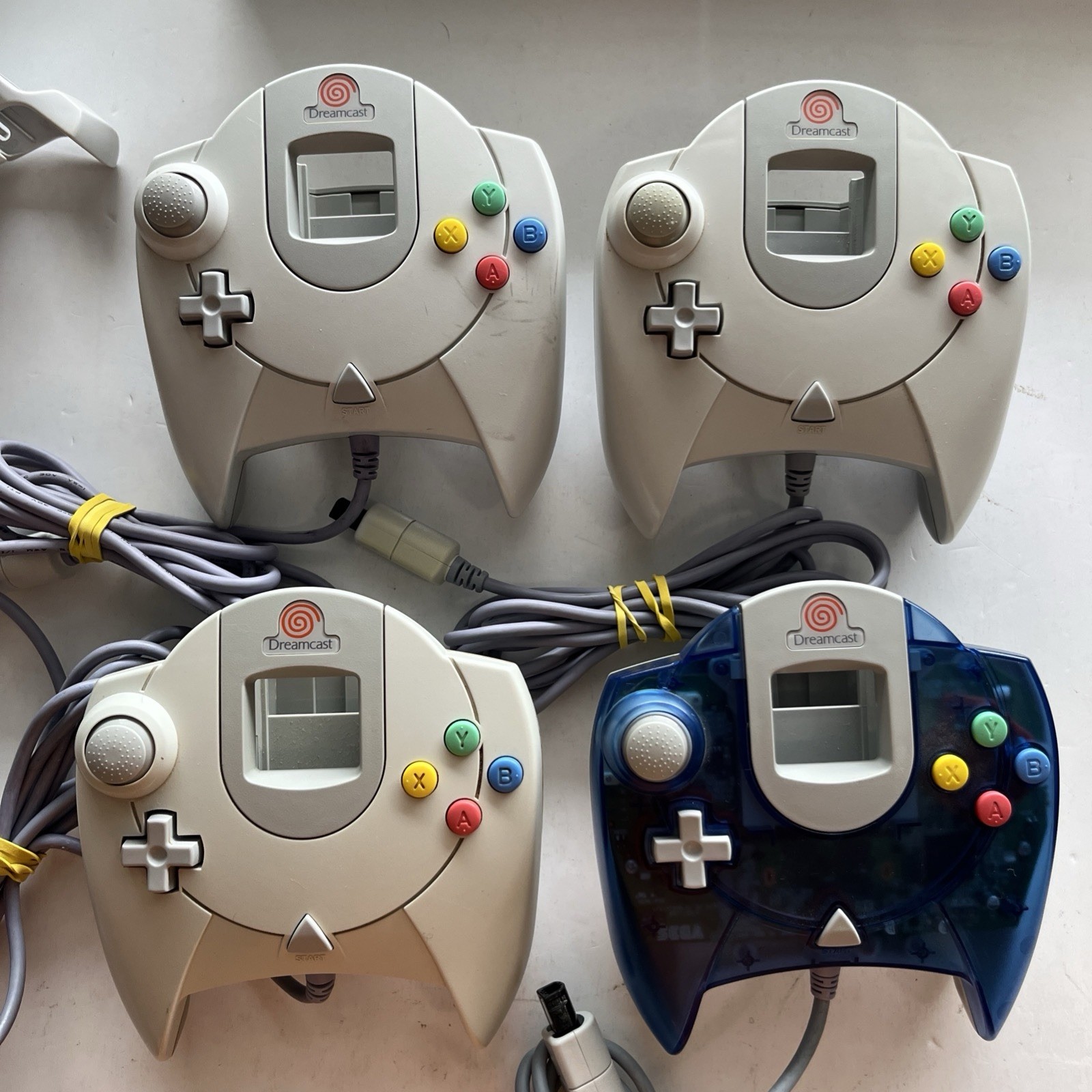 Sega Dreamcast HKT-3020 White Console Bundle Game Lot Multiple Accessories