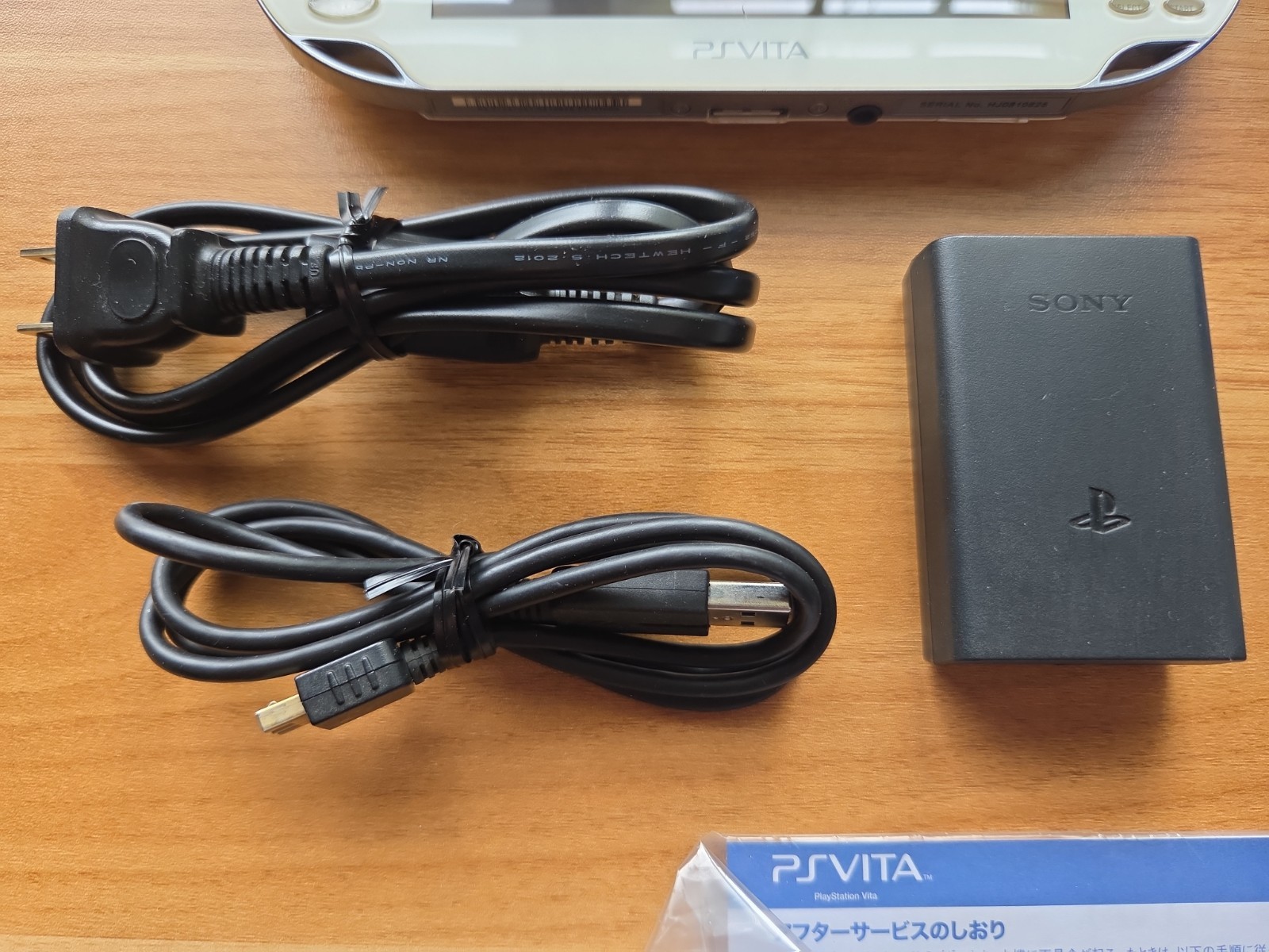 SONY PS Vita PCH-1000 Crystal white CIB W/ Charger