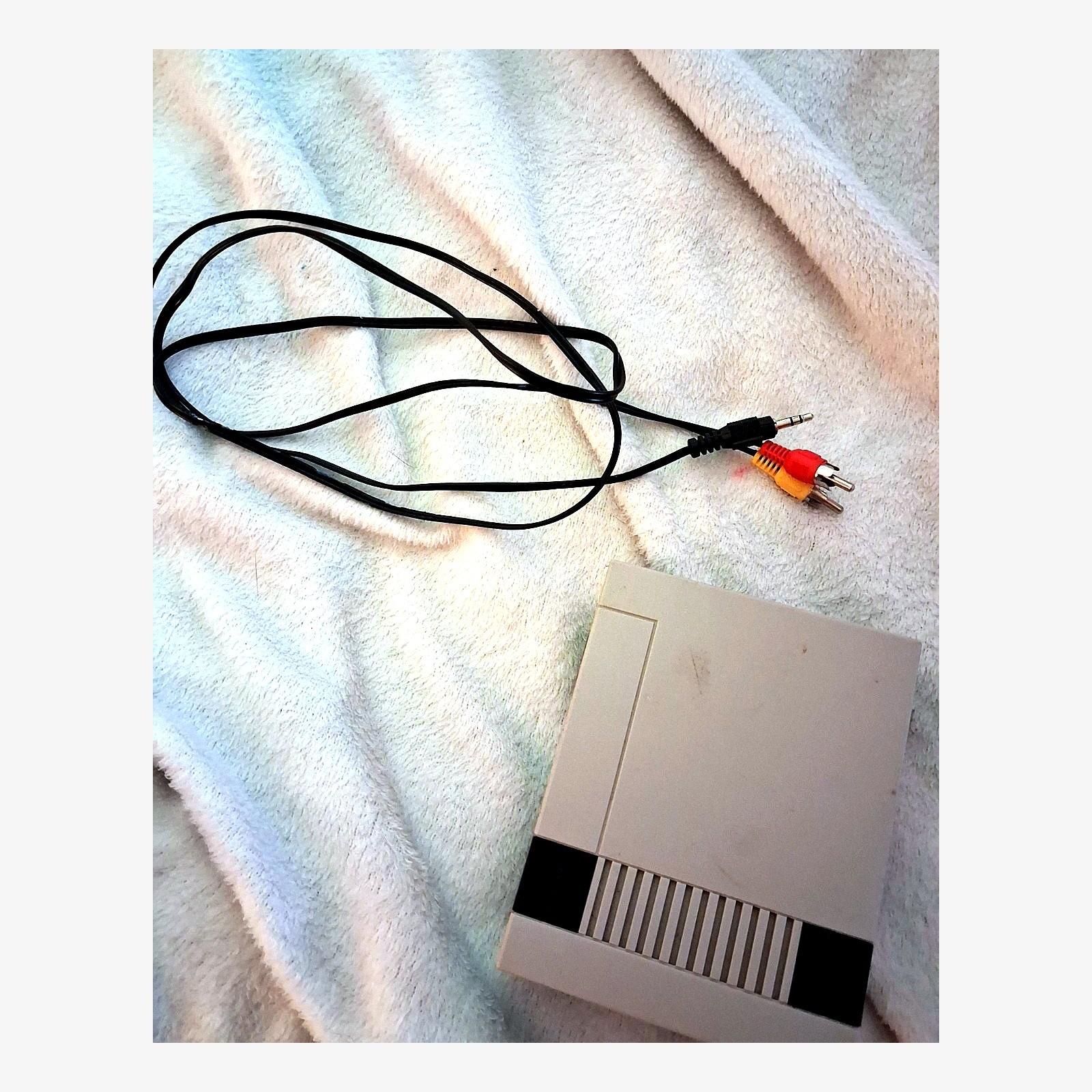 Retro Mini Entertainment System w/ 2 Controllers & AV Cable – Untested