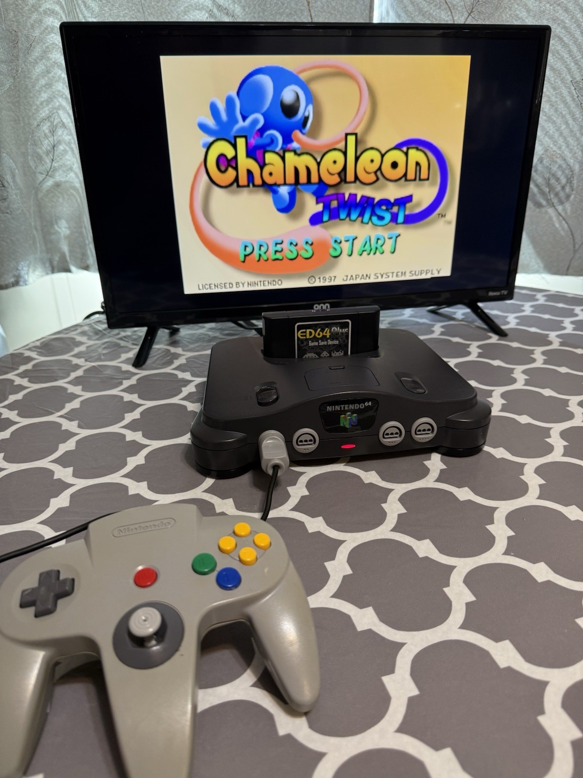 Nintendo 64 N64 Console Black/Gray NTSC-U/C w/ Controller, hookups & Jumper Pak