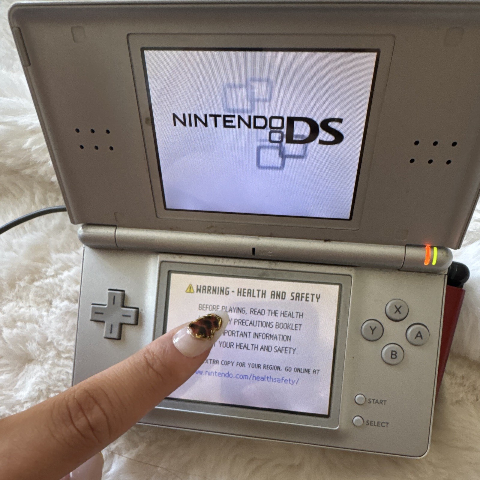 Nintendo DS Lite Handheld System Silver Touchscreen NTSC-U/C 128MB USG-001