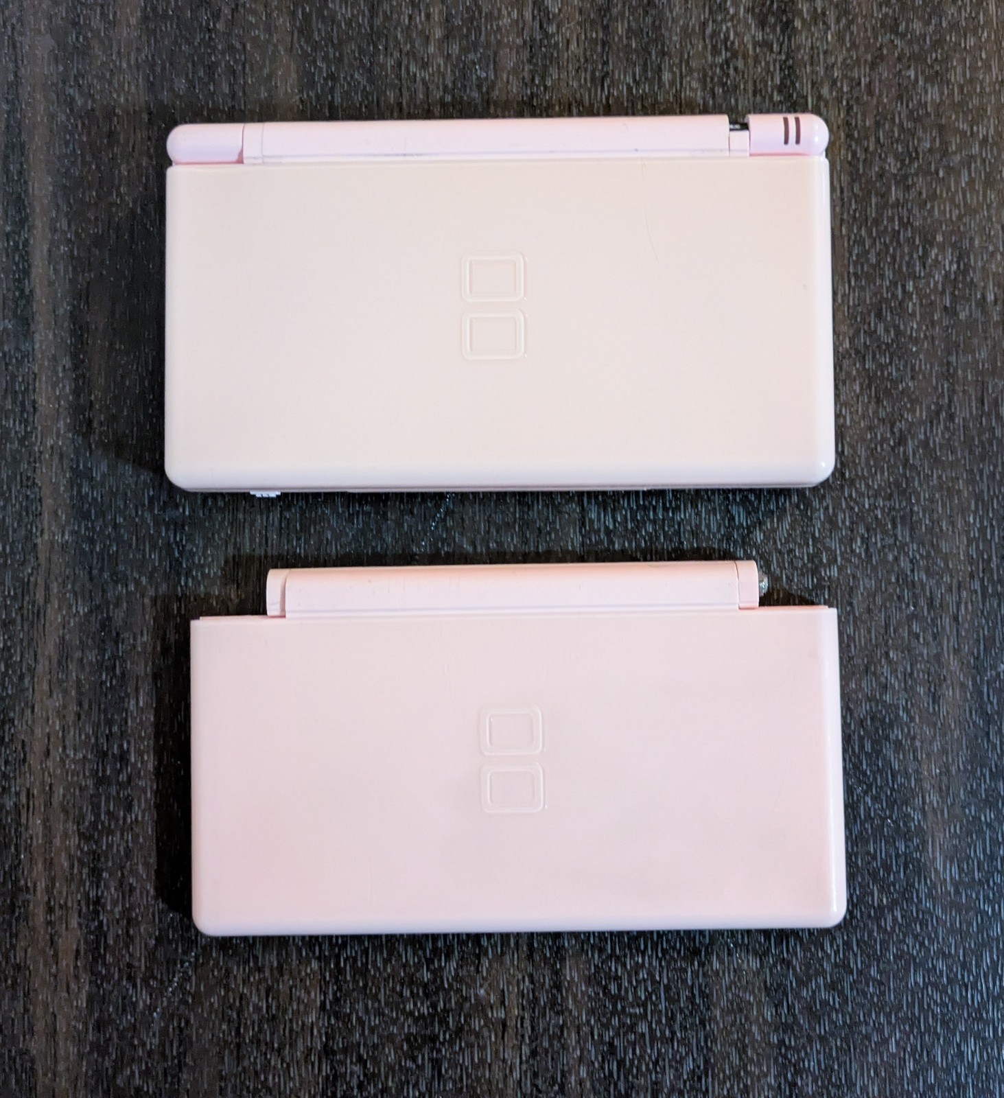 Nintendo DS Lite Coral Pink Handheld *Broken Hinge* Powers On + Top Shell