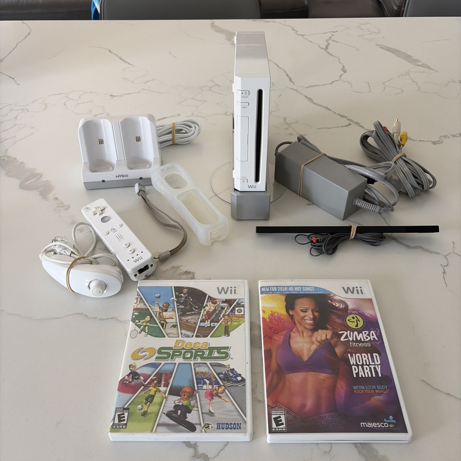 Complete Wii System RVL-001 White GameCube Compatible + Games + EXTRAS! READ!!!