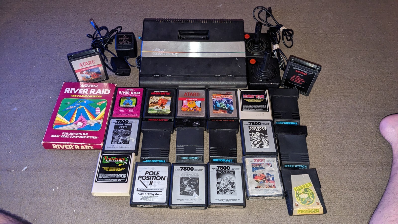 Atari 7800 system 20 Games,2 Controllers hook ups Tested to work Good condition