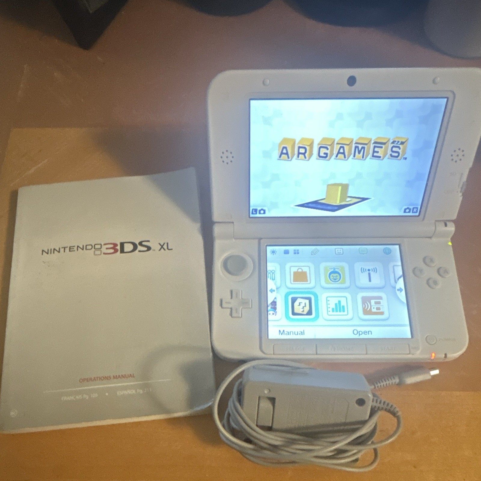 Nintendo 3DS XL White & Pink System w/Charger