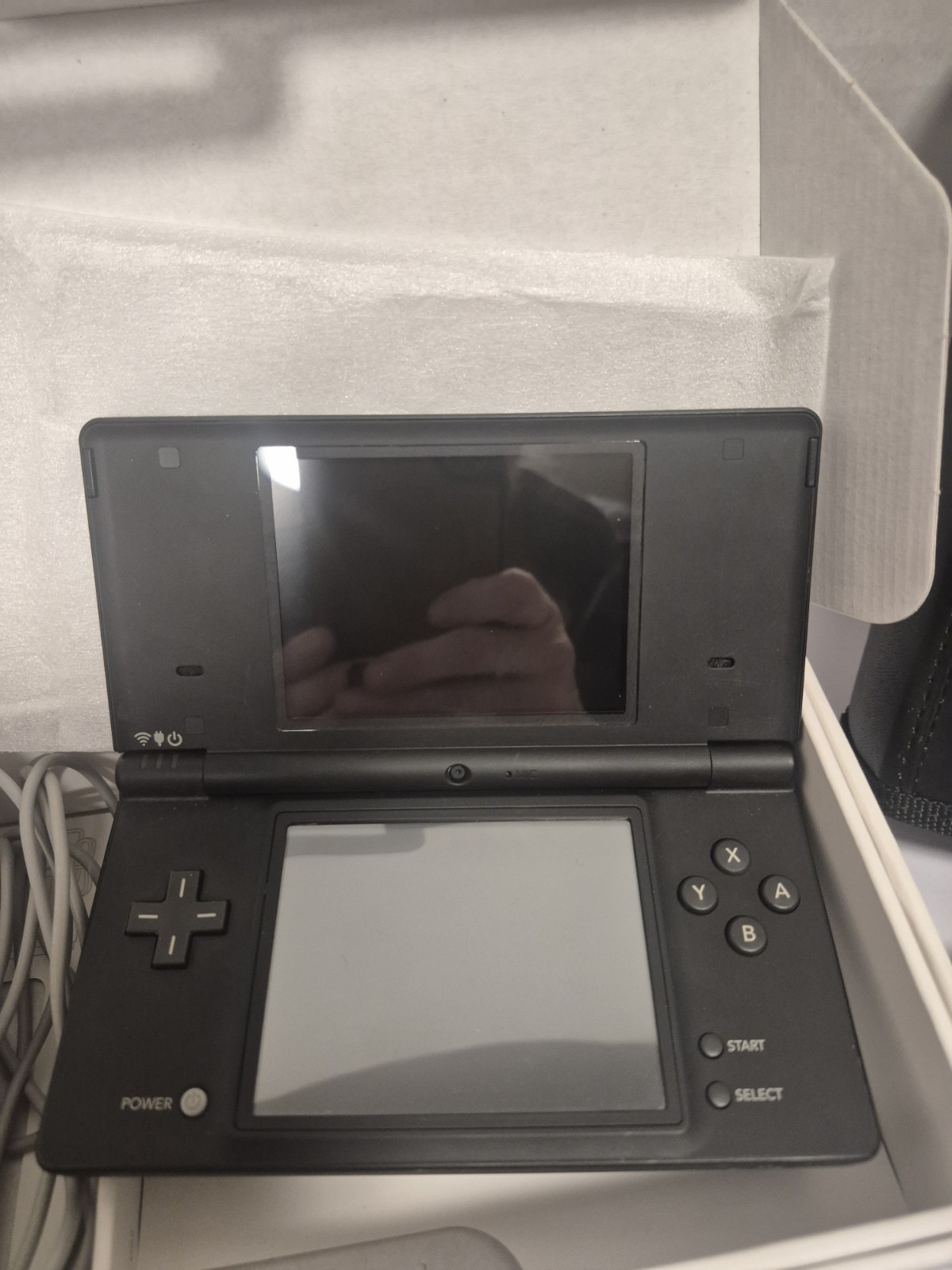 VTG Nintendo DSi Modle# TW4007700. Matte Black. 5 Games W/ Manuals + Inserts….