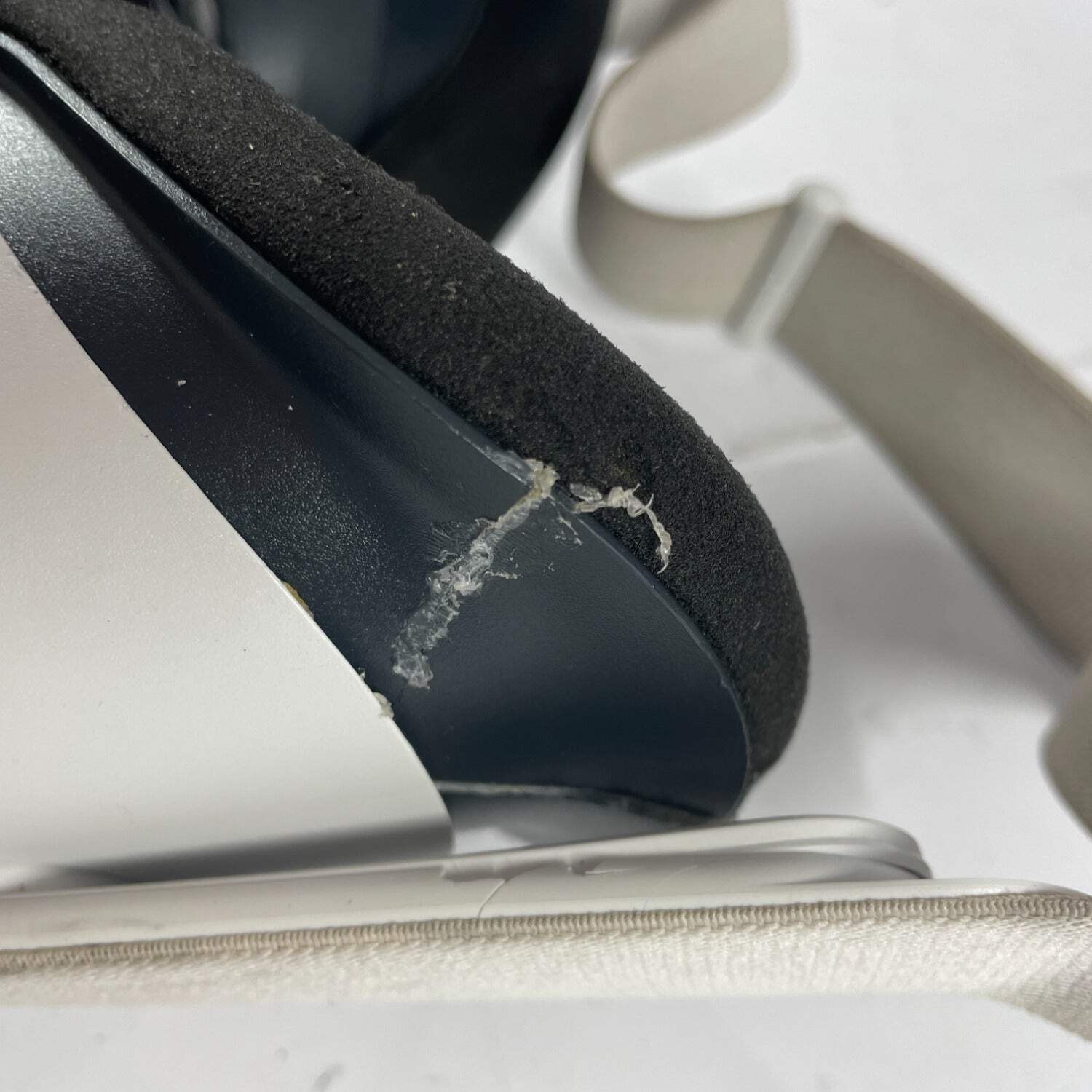 Broken Meta Quest 2 128GB VR Headset (Standalone) KW49CM
