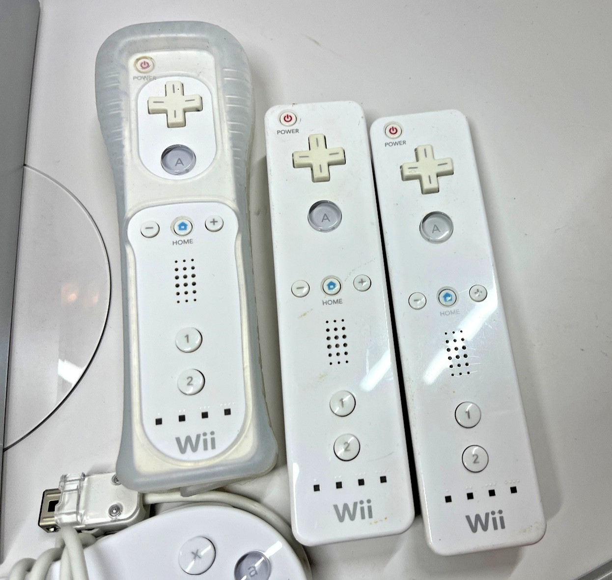Nintendo Wii RVL-001 GameCube Compatible Bundle 3 Remotes Classic Nunchuk