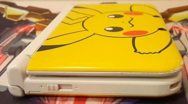 Nintendo 3DS XL LL Pokemon Pikachu Yellow Limited Console w/ Charger, Software