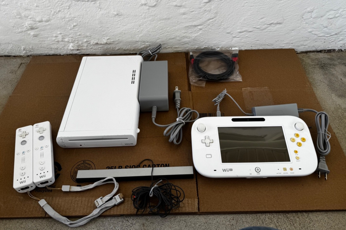 Nintendo Wii U 8GB Console Bundle – White (Model WUPSWAAB) – Tested & Working