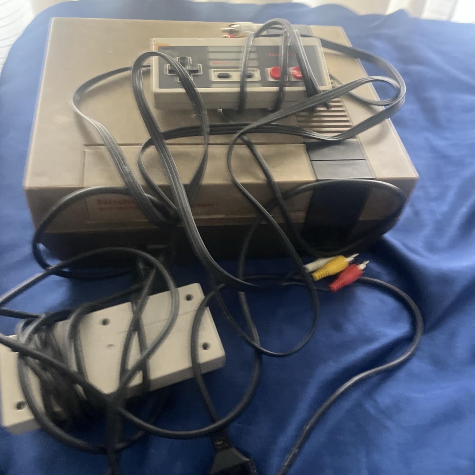 Nintendo Entertainment System NES Console – Gray (NES-001)