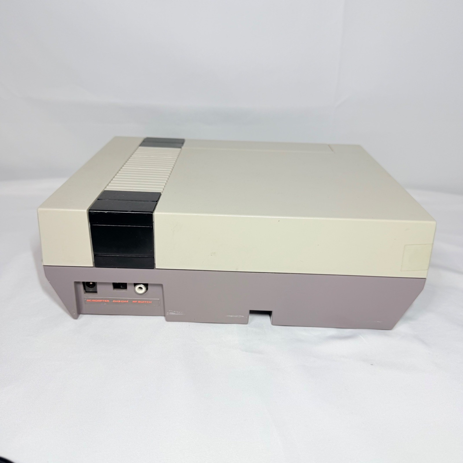 Nintendo Entertainment System NES Console Bundle with 2 Controllers Zapper READ