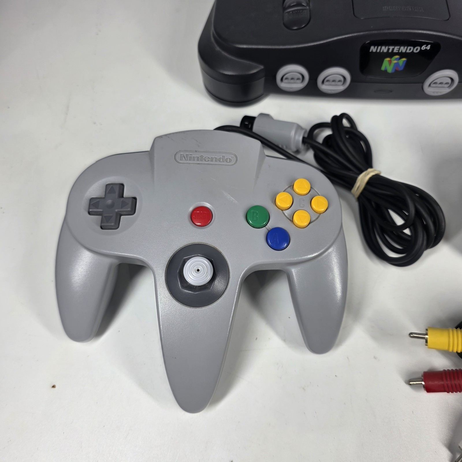 Nintendo 64 Black Console N64 w/ Grey Controller Power & AV Cables ALL OEM
