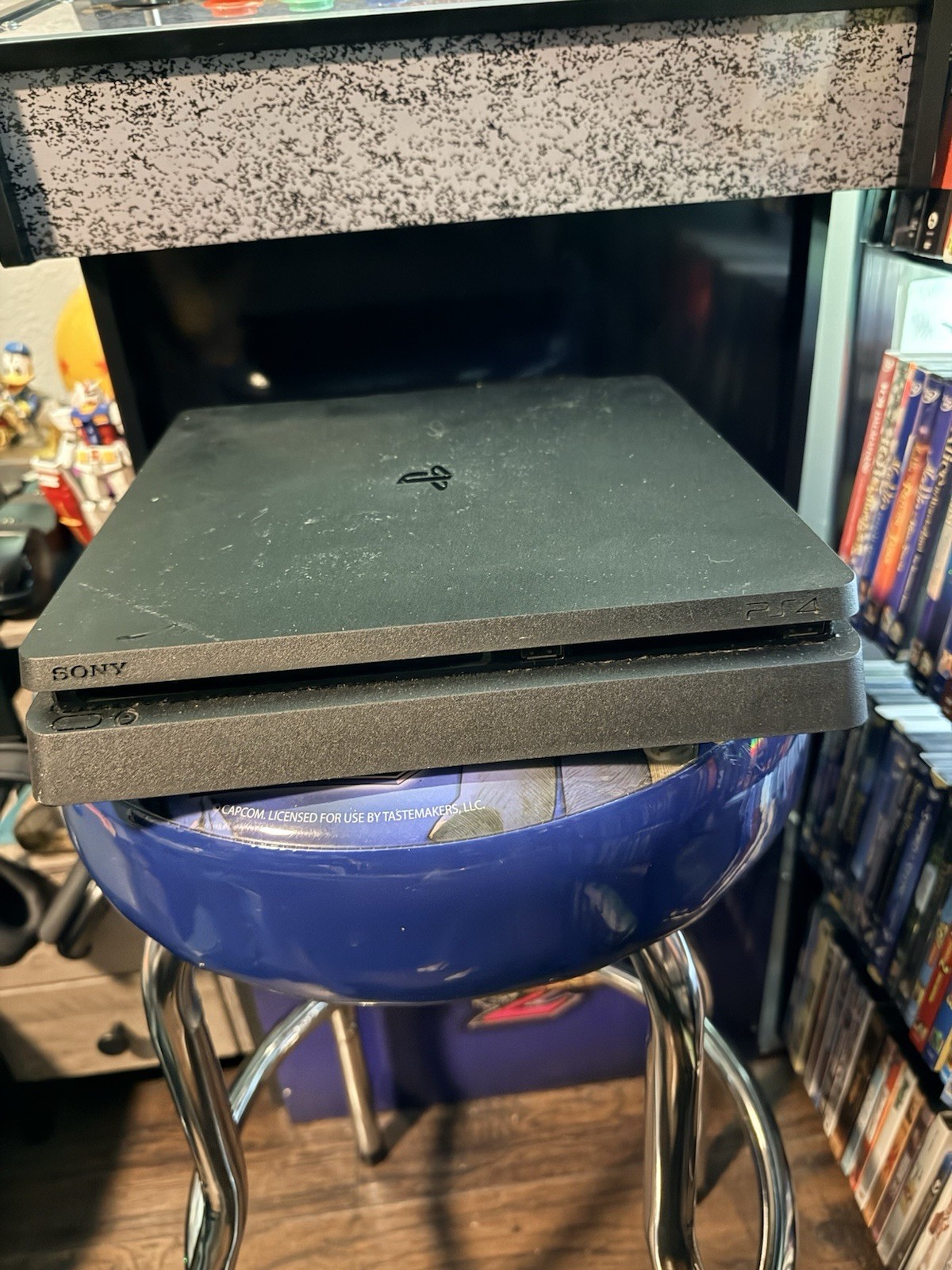 Sony PlayStation 4 PS4 Slim 1TB Console W/ OEM Controller And Game – Tested