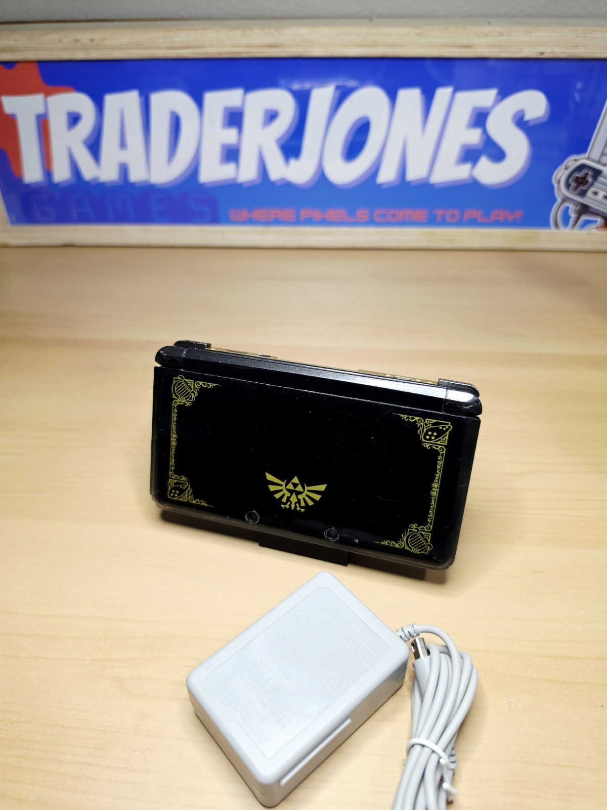 Nintendo 3DS The Legend of Zelda 25th Anniversary Black Console W Charger Stylus