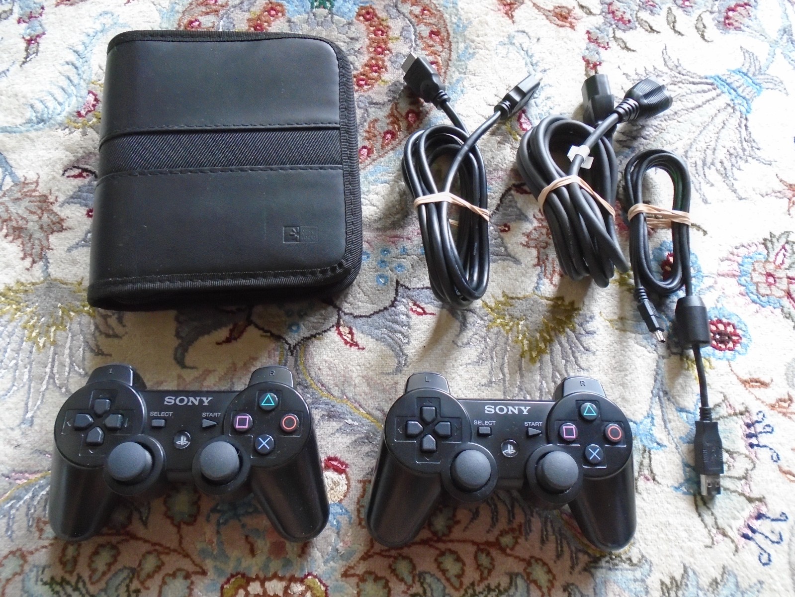 ONE OWNER PS3 Console 80GB & 15 games bundle, controllers PlayStation 3 CECHL01