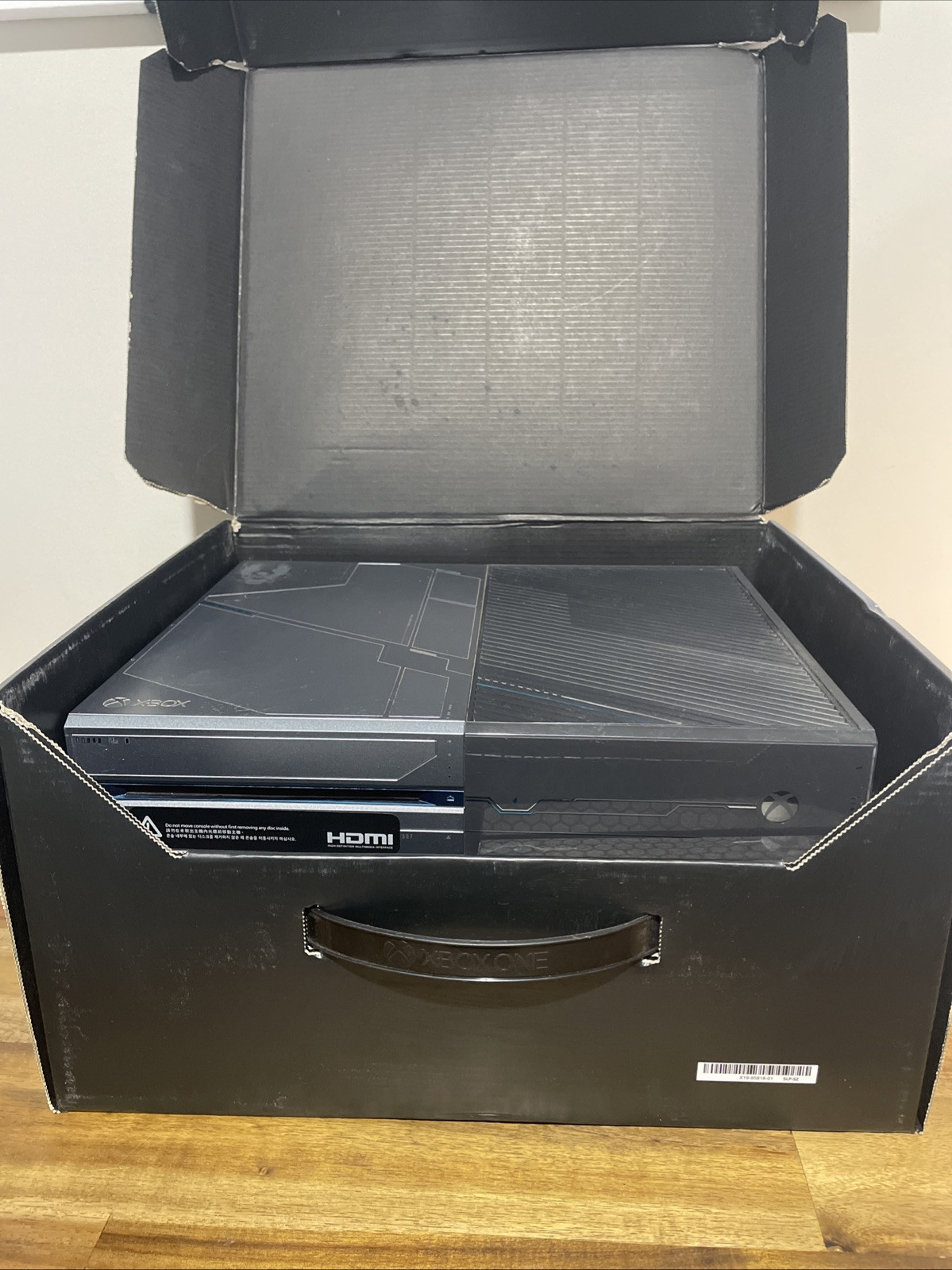 Microsoft Xbox One Halo 5: Guardians Limited Edition 1TB. Complete w/ Game