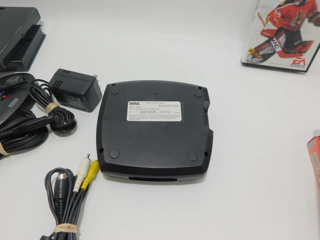 SEGA GENESIS Core System 3 VIDEO GAME CONSOLE BUNDLE with Games and Box