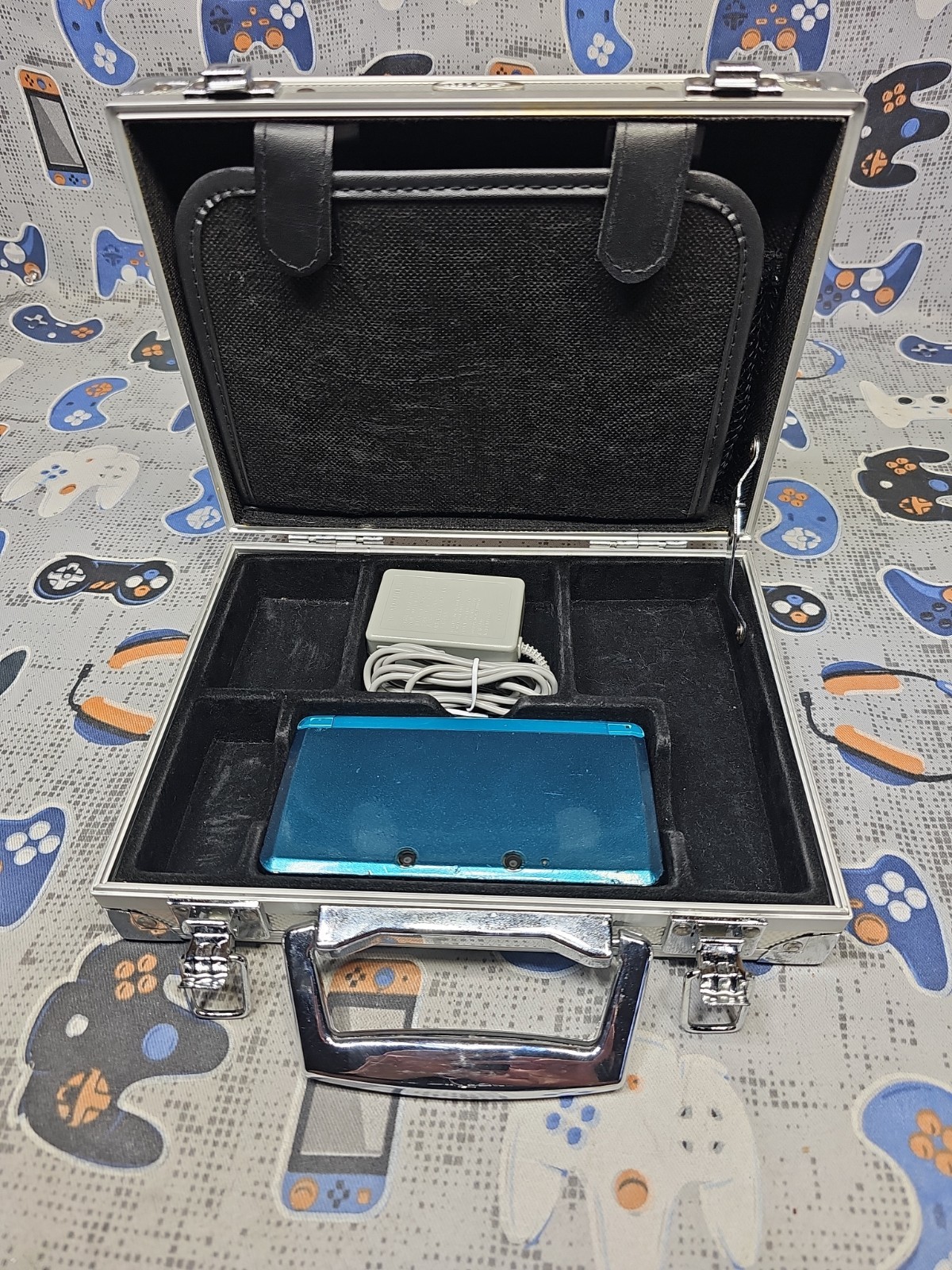 Nintendo 3DS Aqua Blue Handheld Handheld Console System CTR-001 PACKAGE DEAL