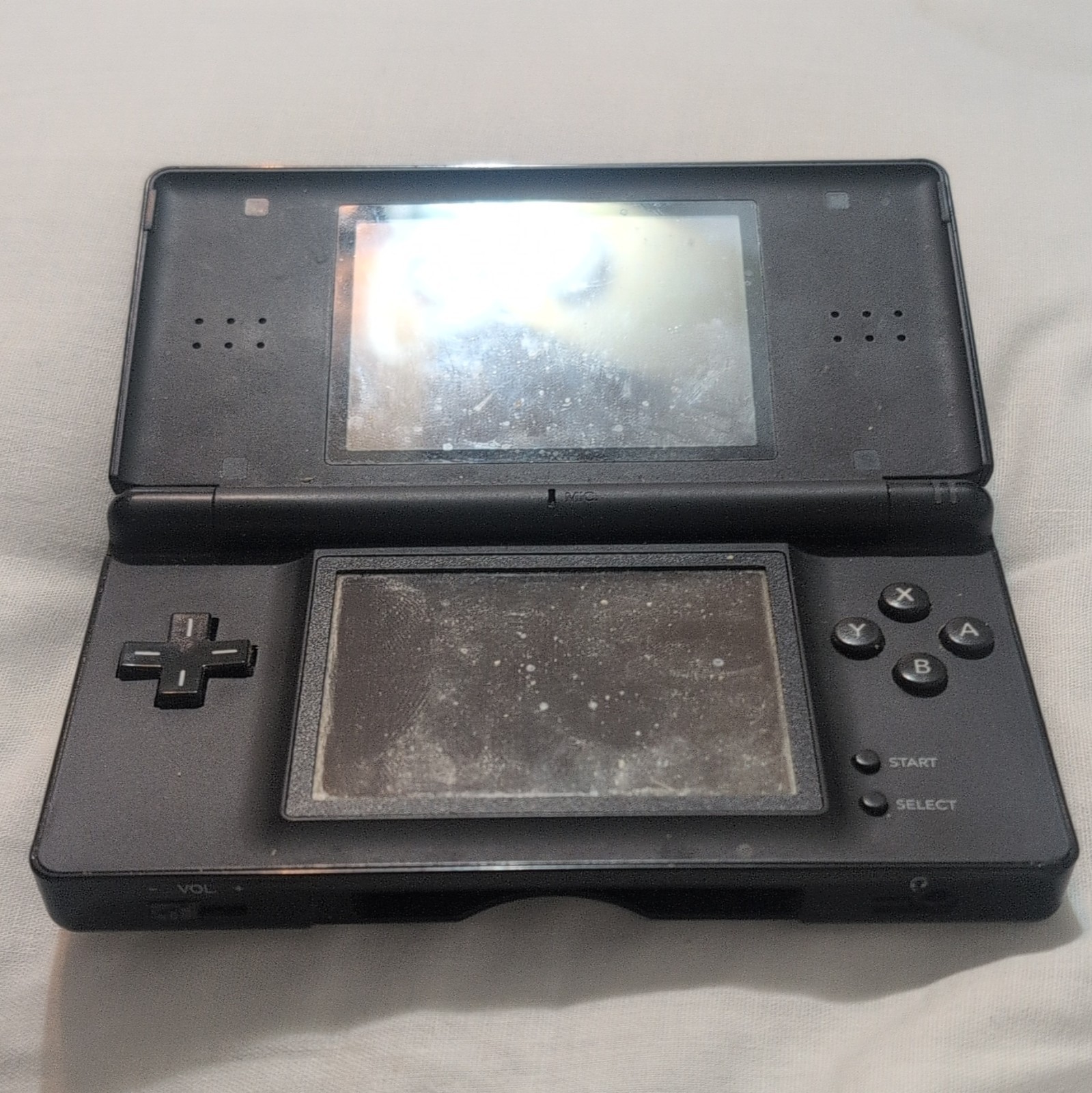 Nintendo DS Lite Black Handheld System Console Wi-Fi Headphone Jack USG-001