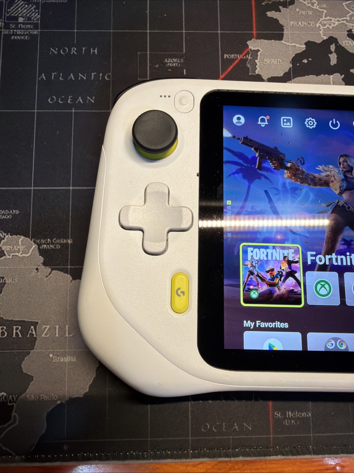 Logitech G CLOUD 64GB Handheld Console – White