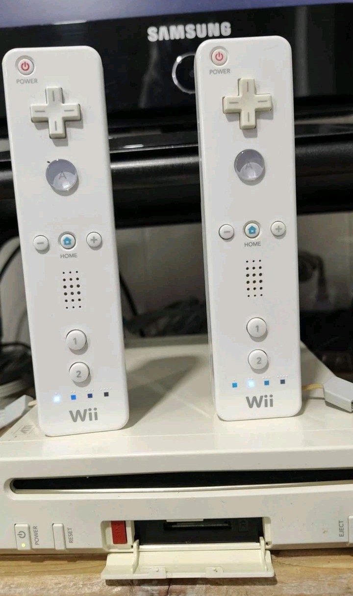 Nintendo Wii Console Bundle w/ 2 Remotes + 50 Games + HDMI Adapter VGC! Tested!