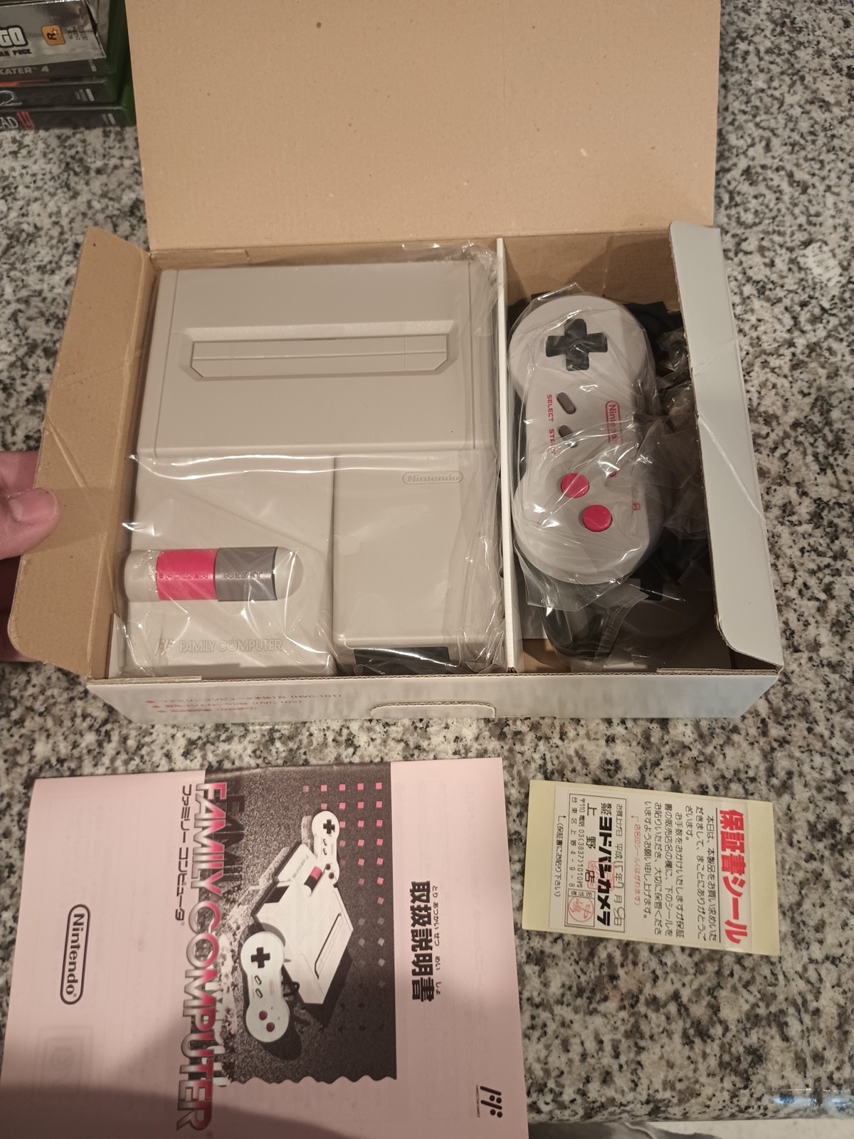 NEW Nintendo Famicom AV HVC-101 Console *GREAT BOX – COLLECTORS ITEM*