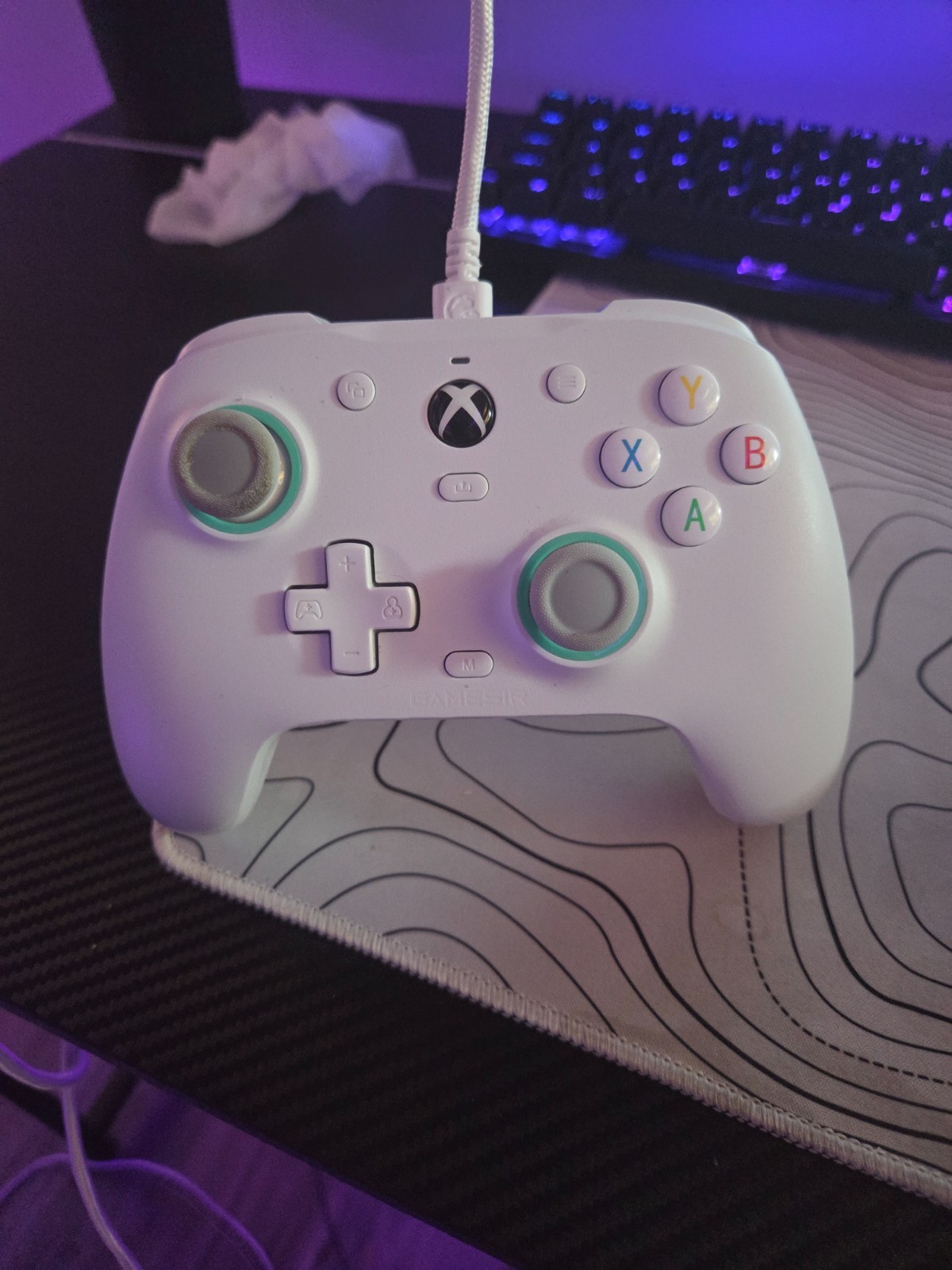 Xbox Series s black comes with hdmi cord and power cord and the gamesir 7ae cont