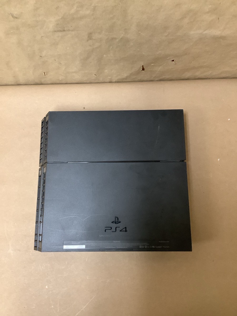 PS4 GAMES SONY CUH-1115A, #MB262009322; SONY PS4 WITH ONE CONTROLLER (189563-2)